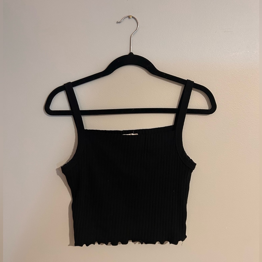 Heart Hips black square neckline crop top. Size large.